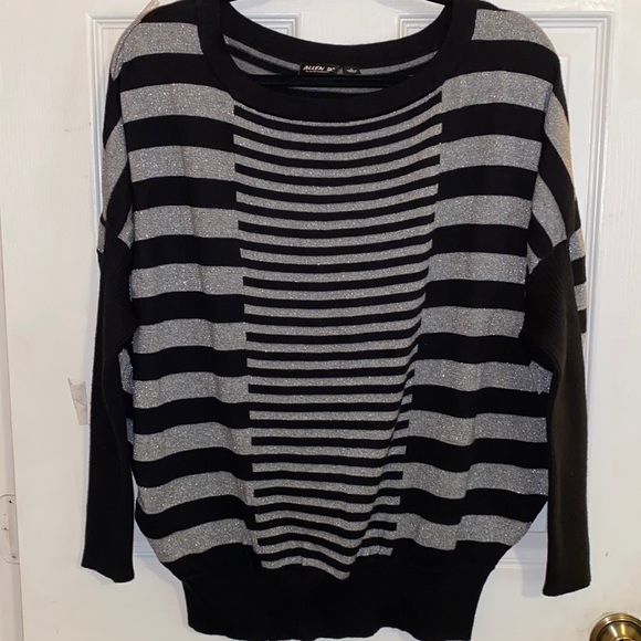 Allen B. Sweater SZ L NWOT . Black & Silver stripes. - Picture 3 of 9